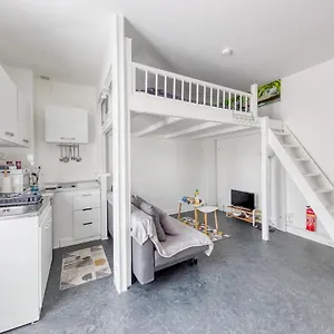 Appartement Joli Petit Studio A 200 M Du Tramway, Proche Paris, D'orly, Rungis, Belle Epine Et Choisy Le Roi, Thiais